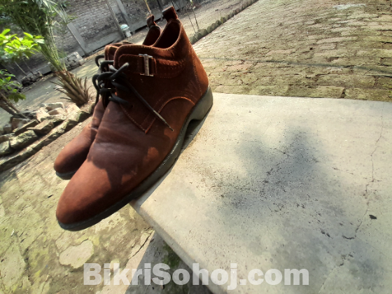 Dr. Martens এর অরজিনাল বুট।